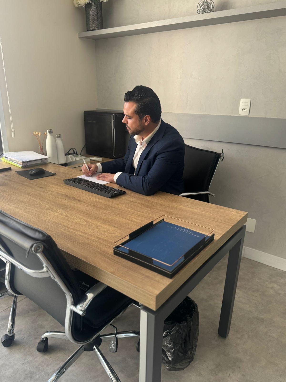 Diego Azeredo - Advogado nas áreas de Direito Civil, Família, Trabalhista e Vistos